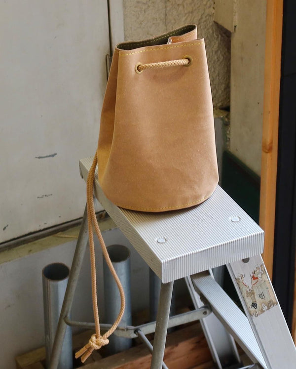 MAKOO マコー 巾着 バッグ ナチュラル リサイクルレザー Kinchaku Bag