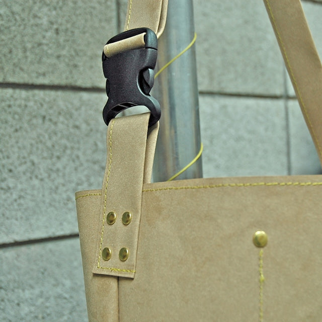 MAKOO マコー ショルダー トートバッグ ナチュラル リサイクルレザー Tote Bag / Sholder B1 | a・unエシカル百科店 /  あうんエシカル百科店 – あうん百科店